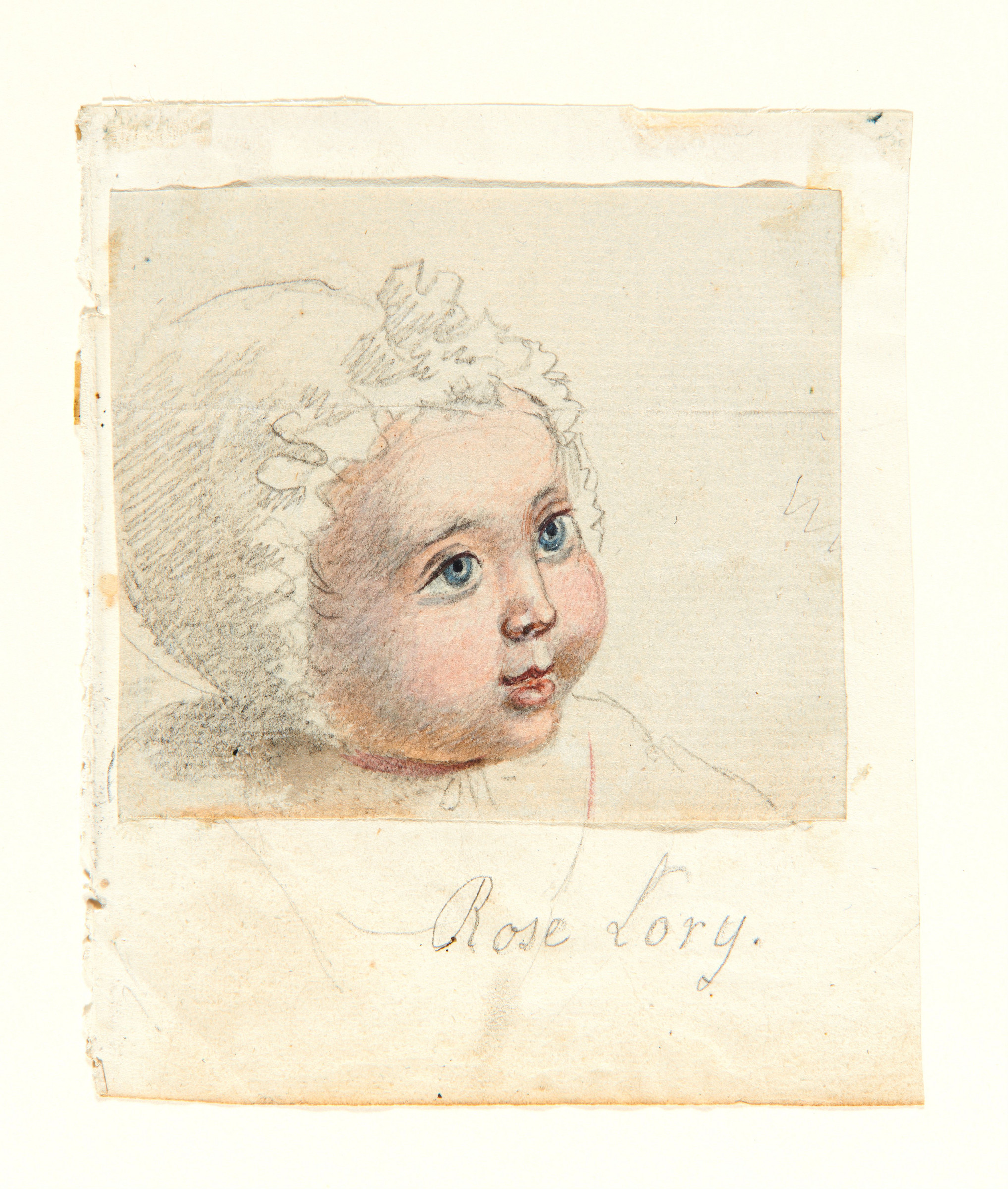 Ritratto di testa di neonato con sguardo rivolto verso destra 