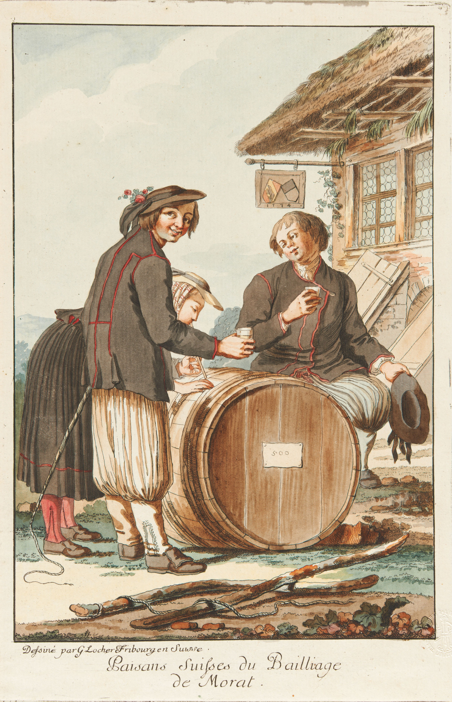 Due uomini e una donna in costume tradizionale di Morat degustano del vino su una botte davanti a un ostello
