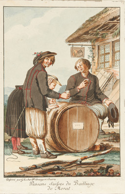 Zwei Männer und eine Frau in Murtner Tracht degustieren Wein auf einem Fass vor einem Gasthaus